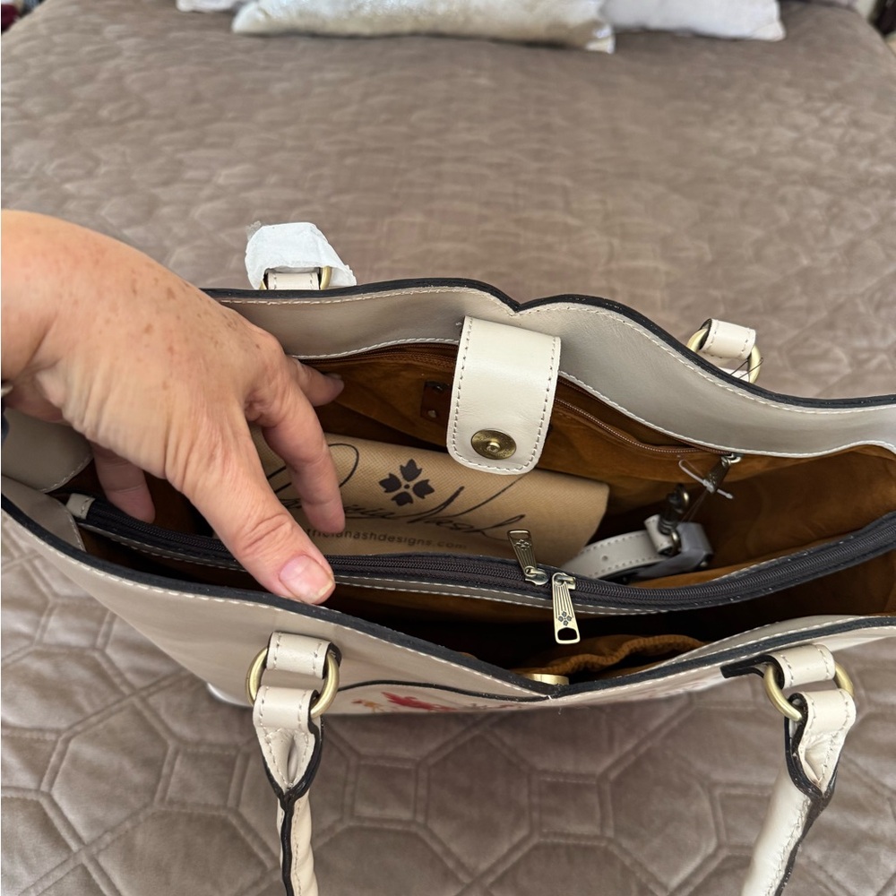 Patricia Nash Floral Leather Marion Tote, shoulder/ Crossbody bag - Picture 4 of 16